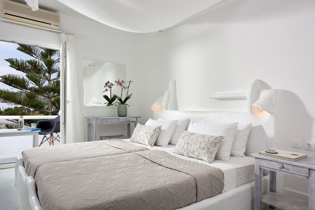 Milos Hotel