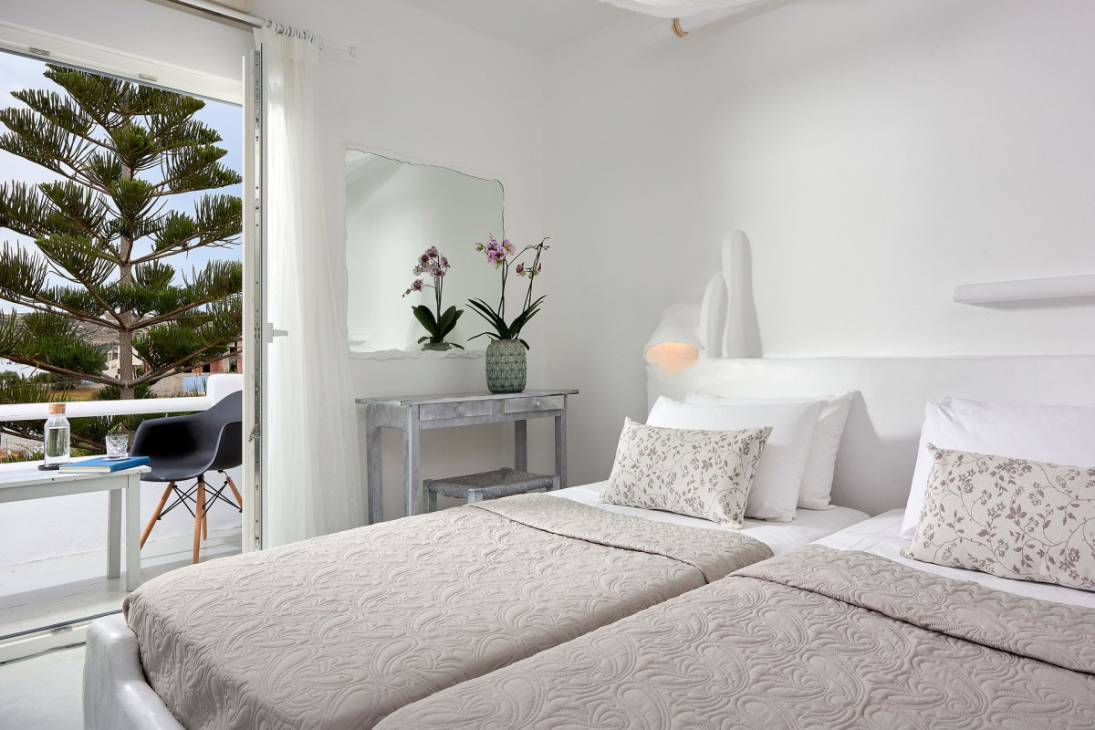 Milos Hotel
