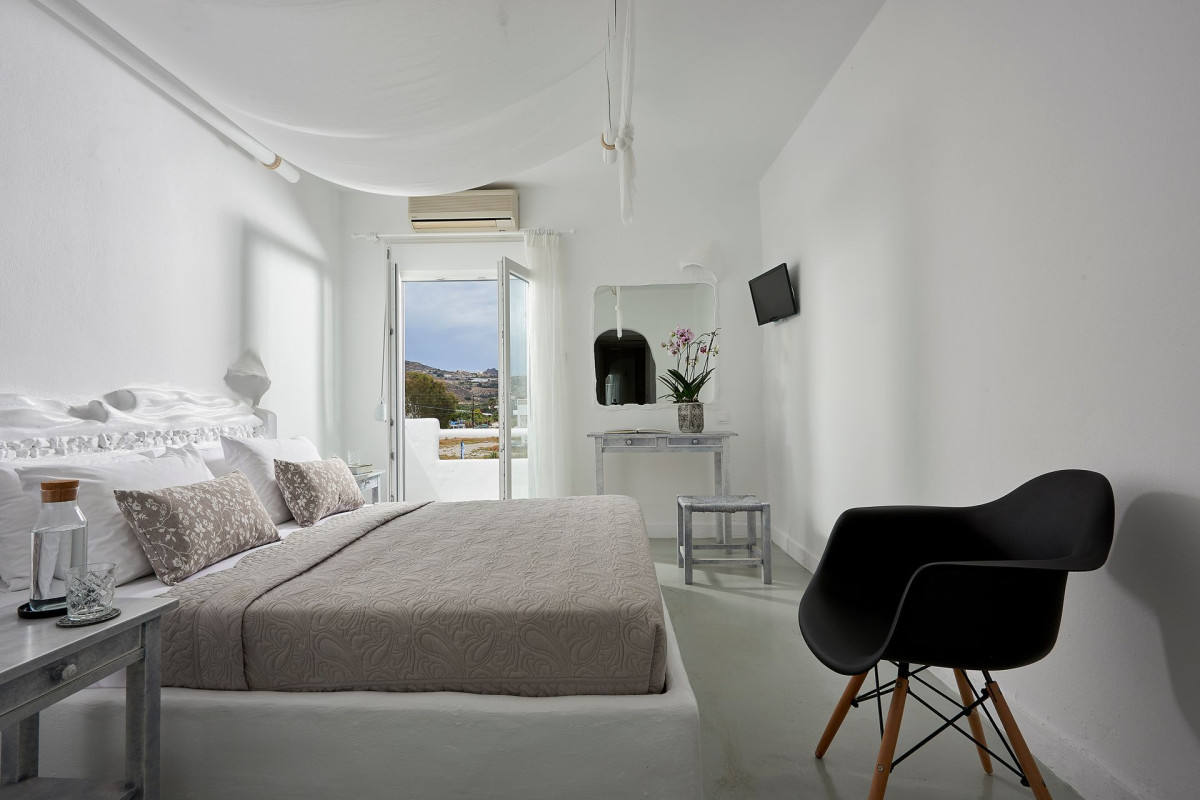 Milos Hotel