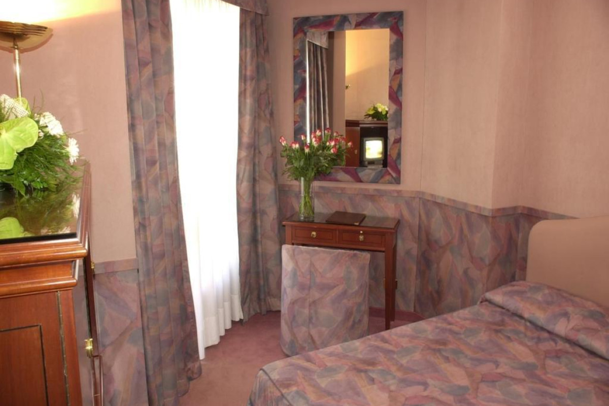Mini Palace Hotel