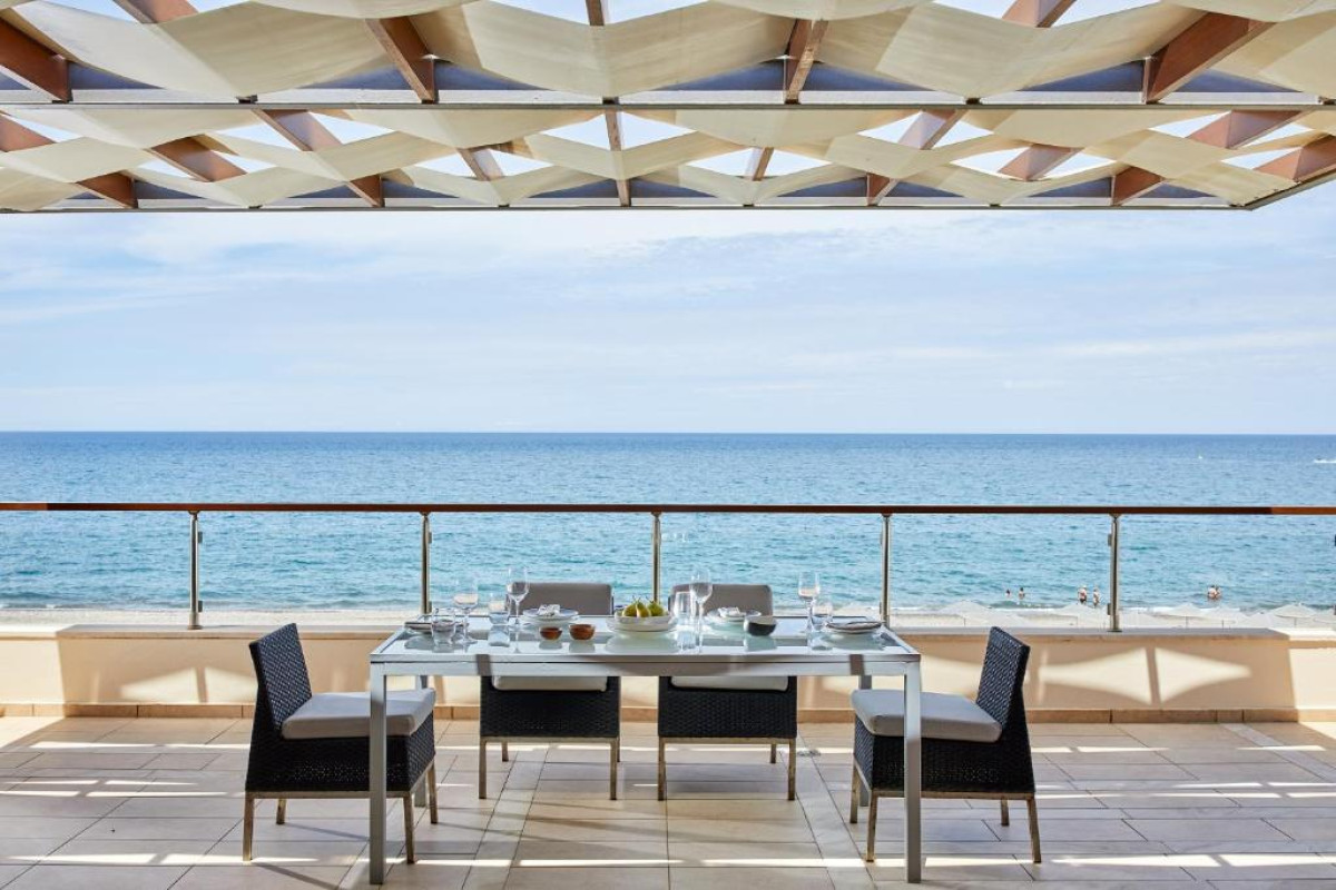 MINOA PALACE RESORT & SPA