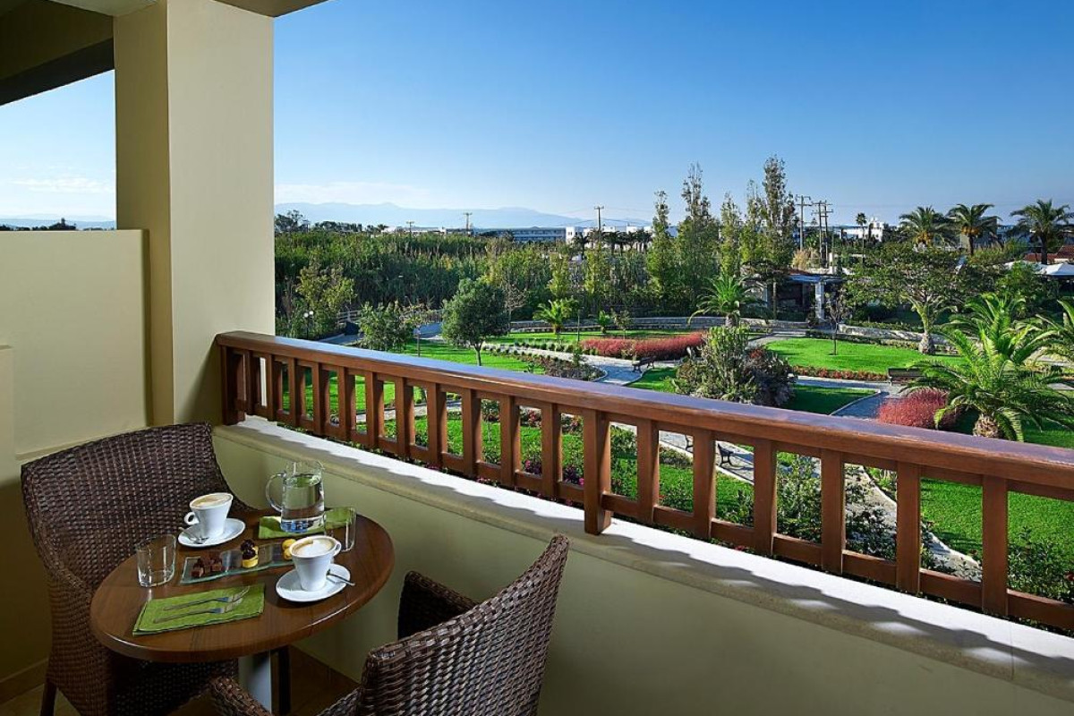 MINOA PALACE RESORT & SPA