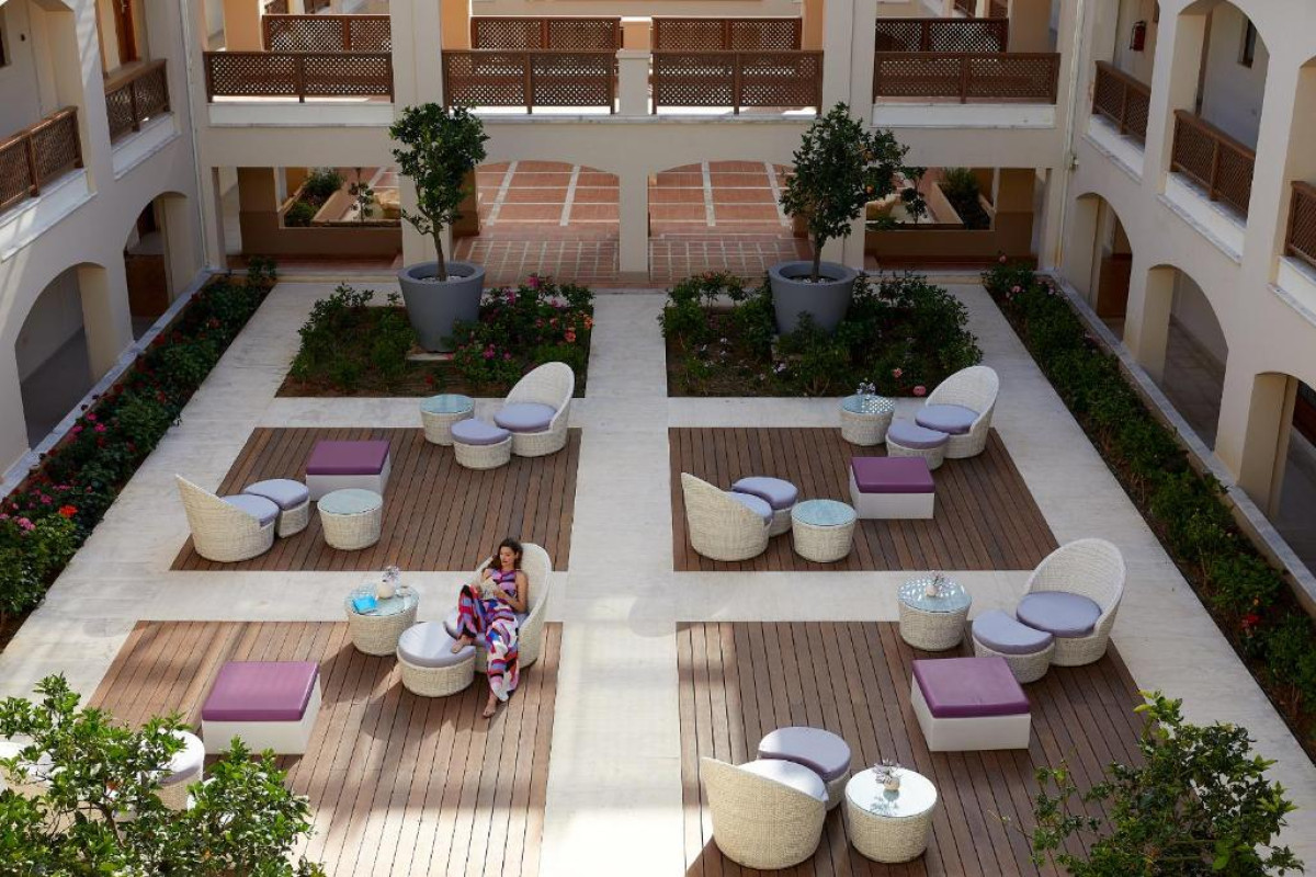 MINOA PALACE RESORT & SPA