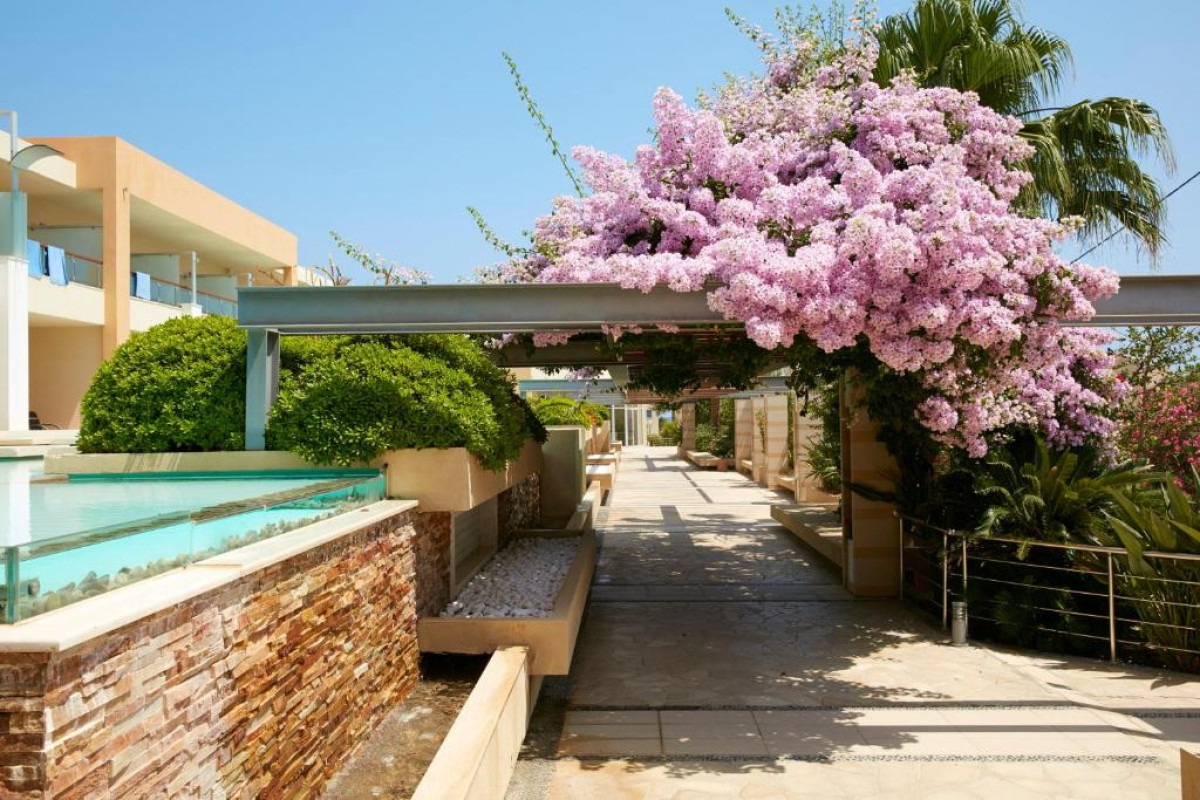 MINOA PALACE RESORT & SPA