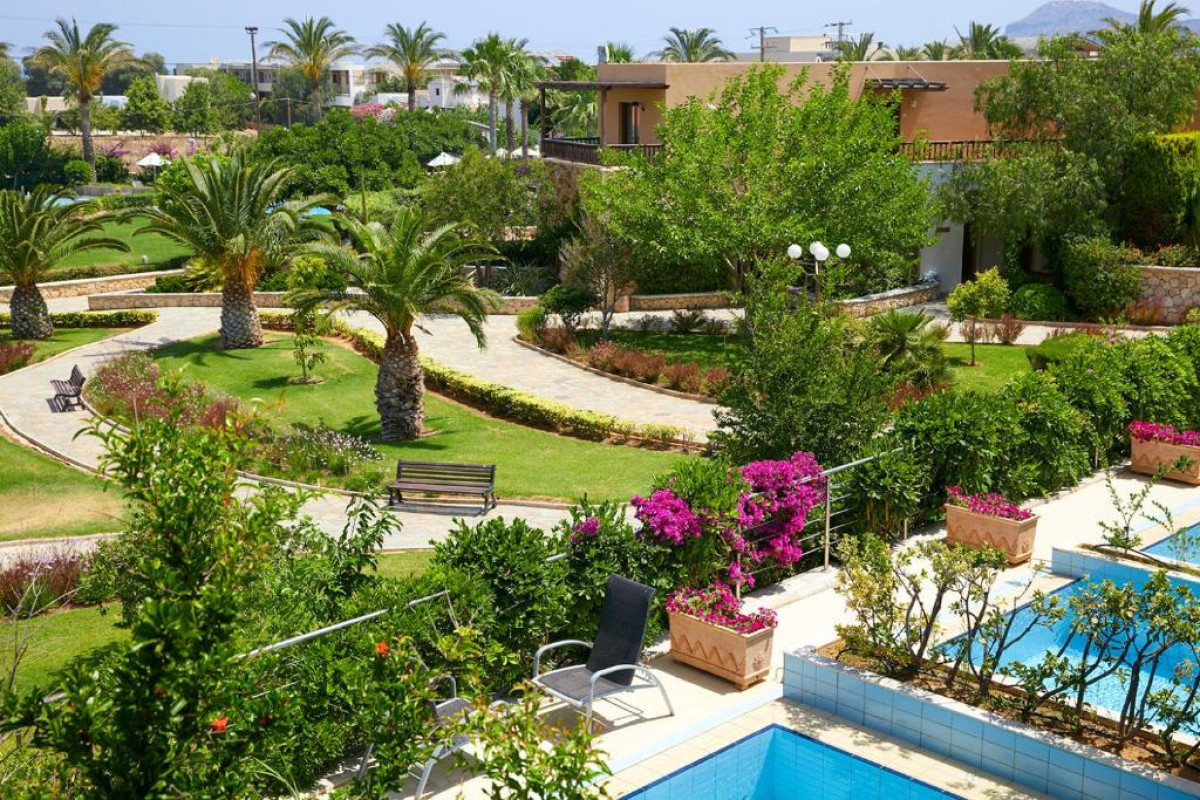 MINOA PALACE RESORT & SPA