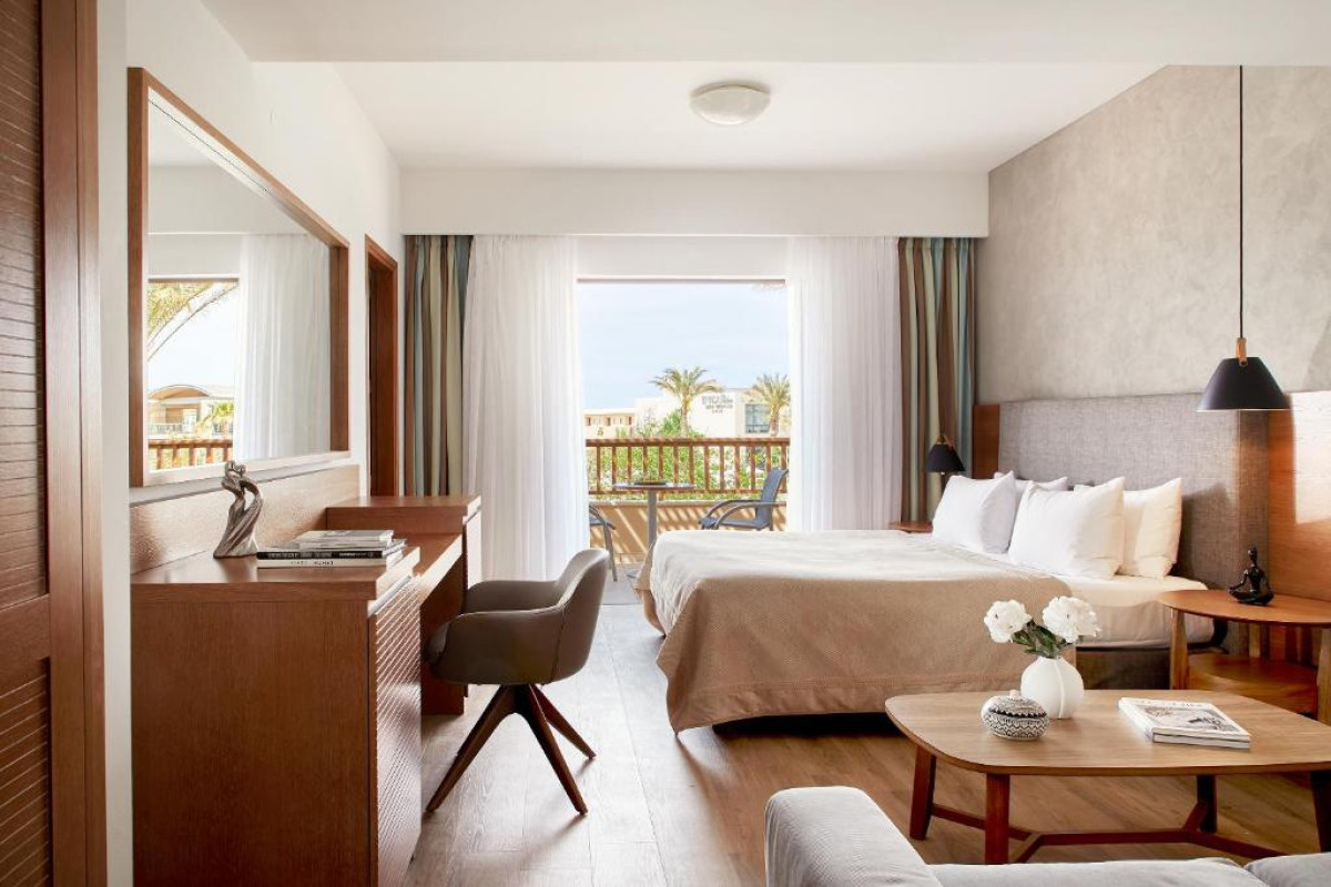 MINOA PALACE RESORT & SPA
