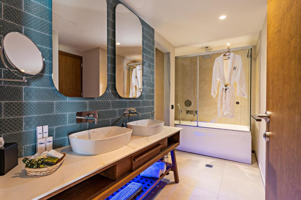 MINOS AMBASSADOR ALL SUITES & SPA Adults only 16+