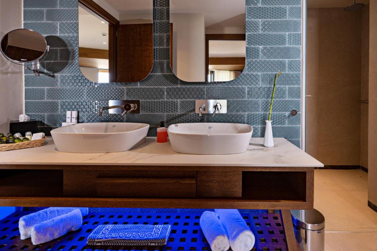 MINOS AMBASSADOR ALL SUITES & SPA Adults only 16+