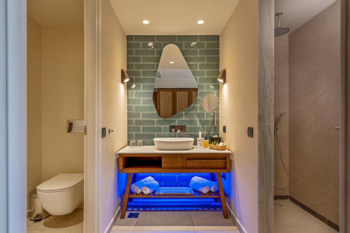 MINOS AMBASSADOR ALL SUITES & SPA Adults only 16+