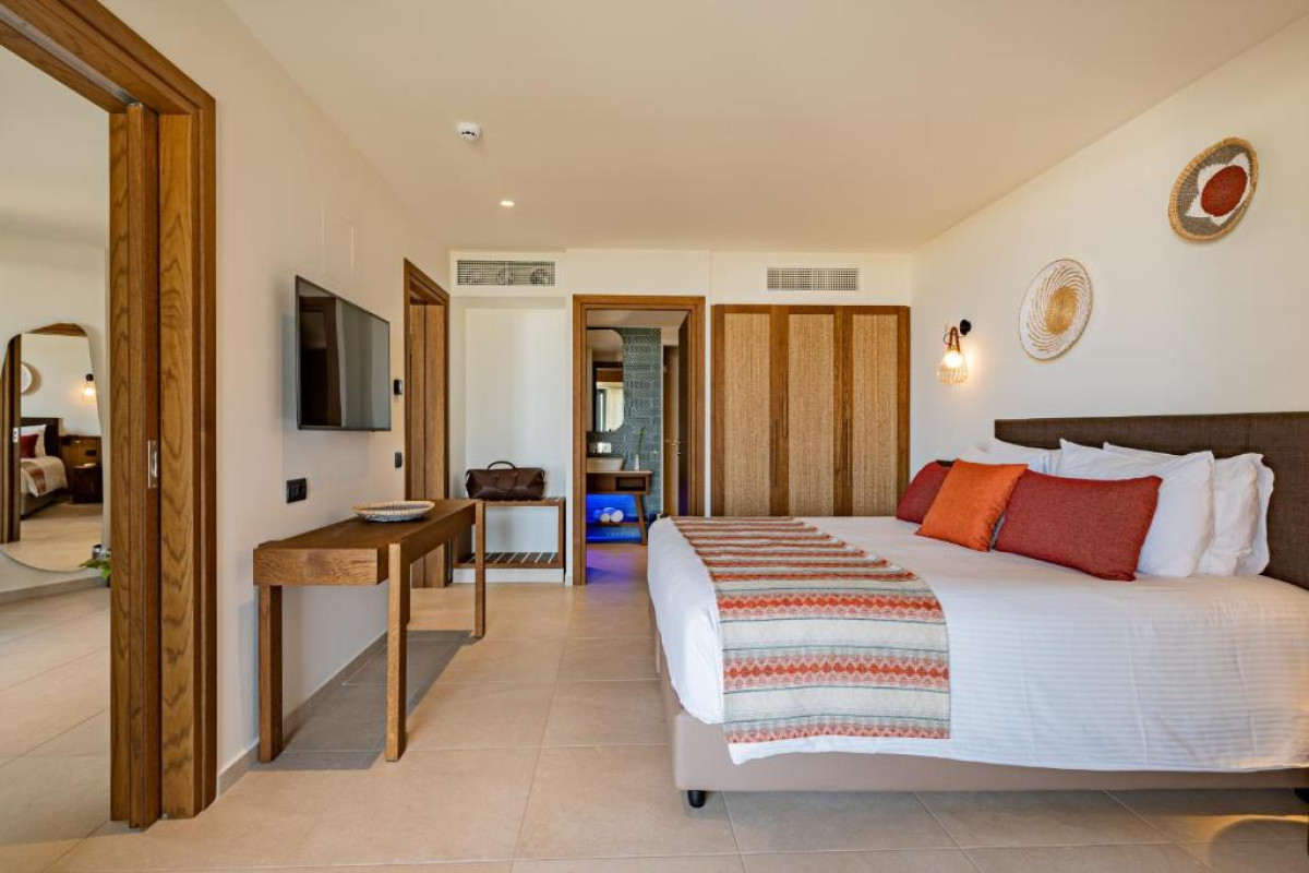 MINOS AMBASSADOR ALL SUITES & SPA Adults only 16+