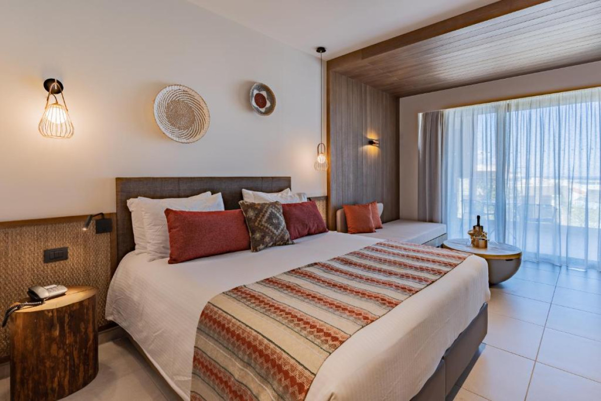 MINOS AMBASSADOR ALL SUITES & SPA Adults only 16+