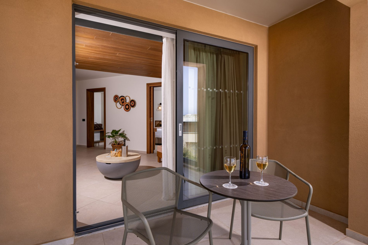 MINOS AMBASSADOR ALL SUITES & SPA Adults only 16+
