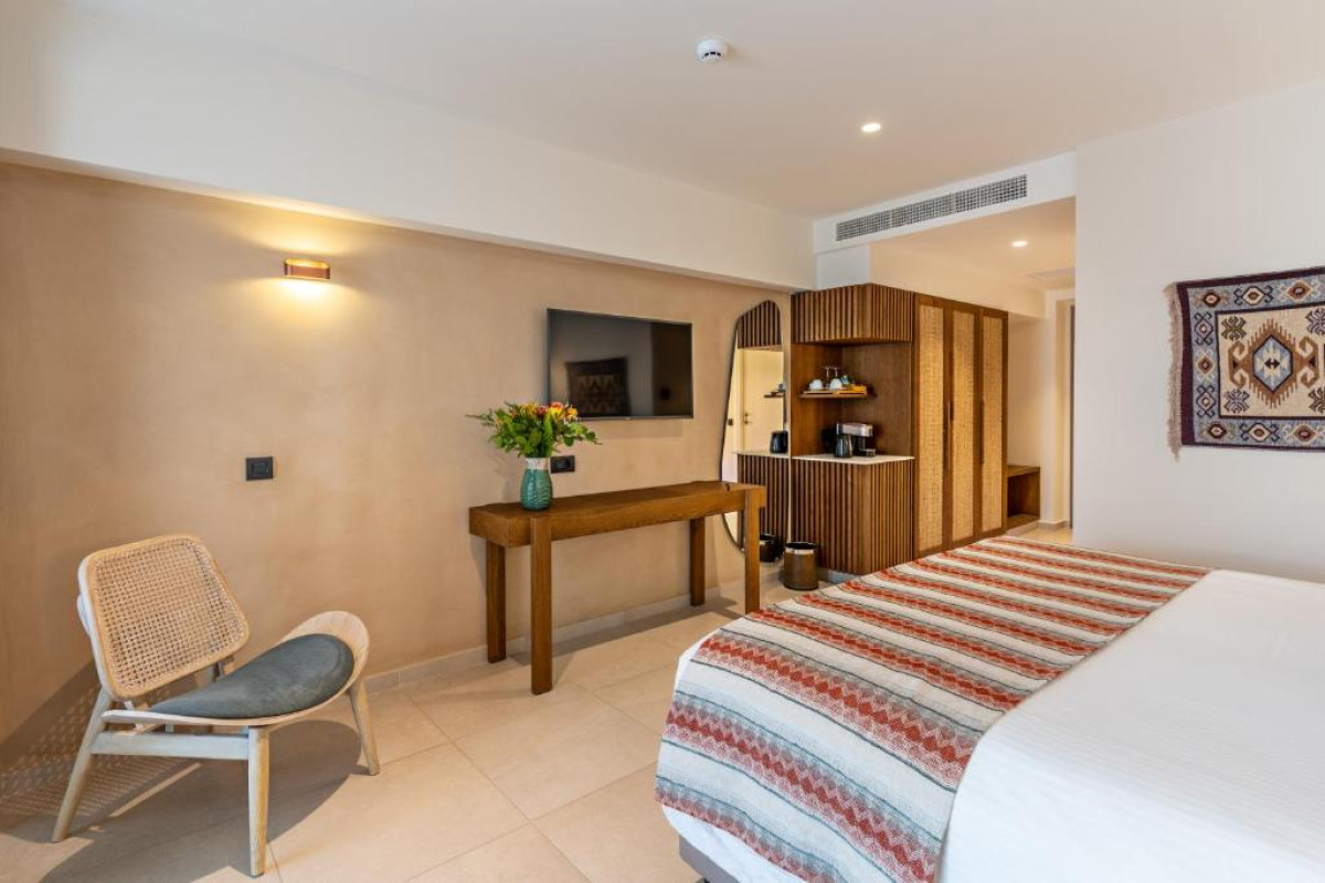 MINOS AMBASSADOR ALL SUITES & SPA Adults only 16+