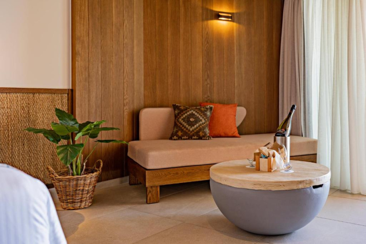 MINOS AMBASSADOR ALL SUITES & SPA Adults only 16+