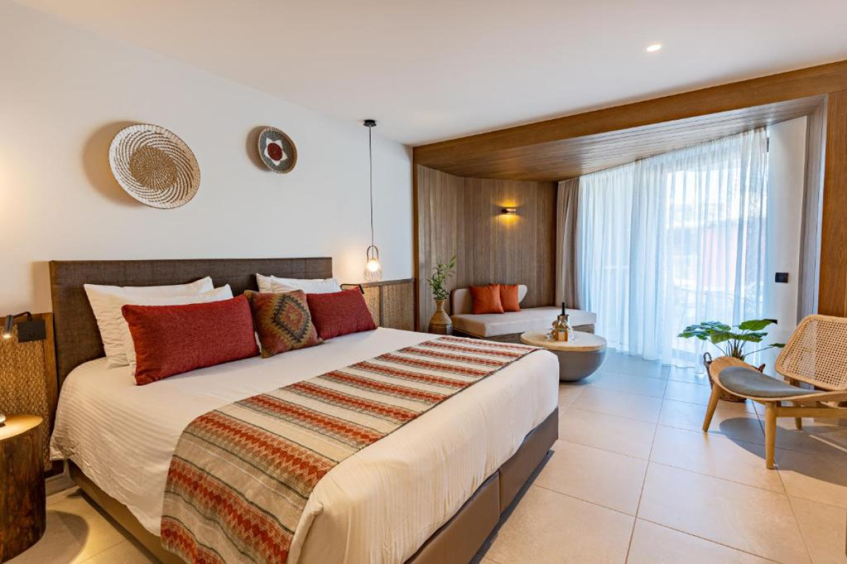 MINOS AMBASSADOR ALL SUITES & SPA Adults only 16+
