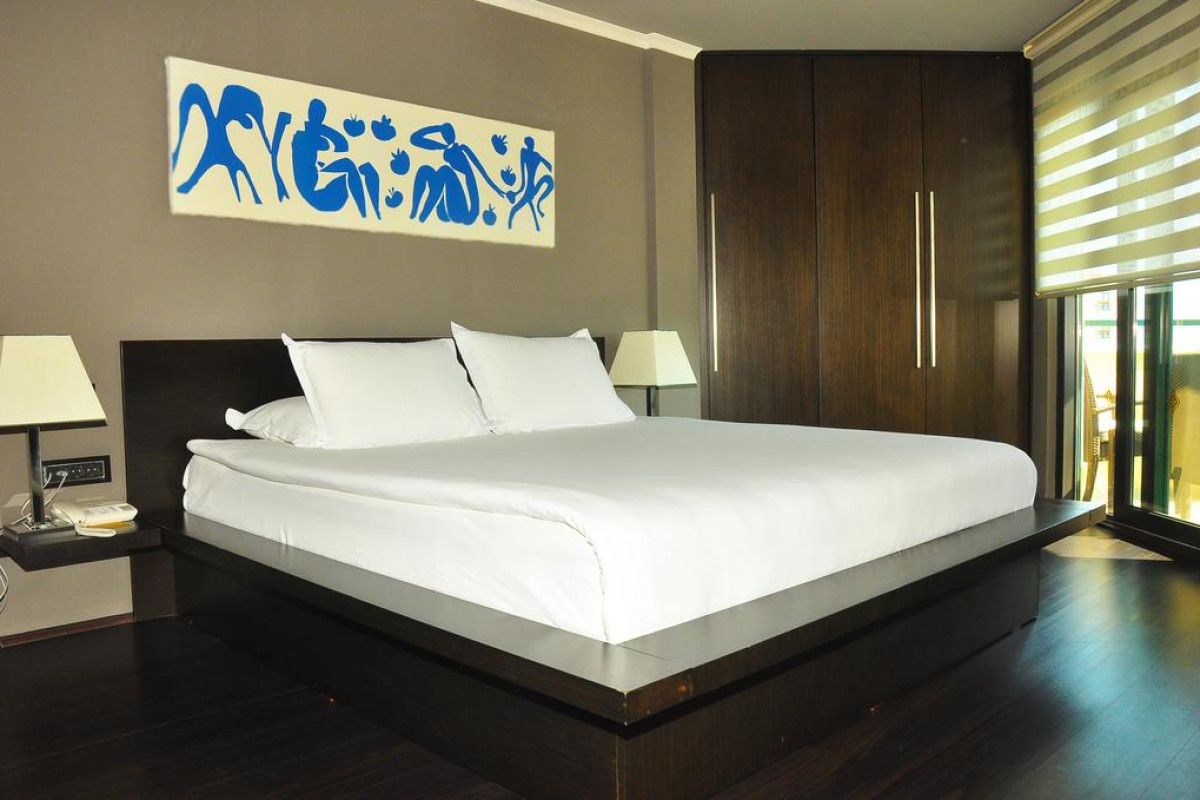 MIRAMARE QUEEN HOTEL