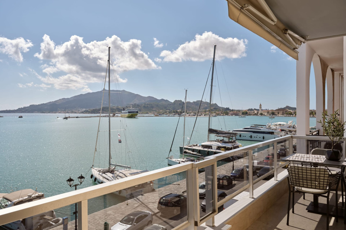 MONOPOLIO WATERFRONT APARTMENT