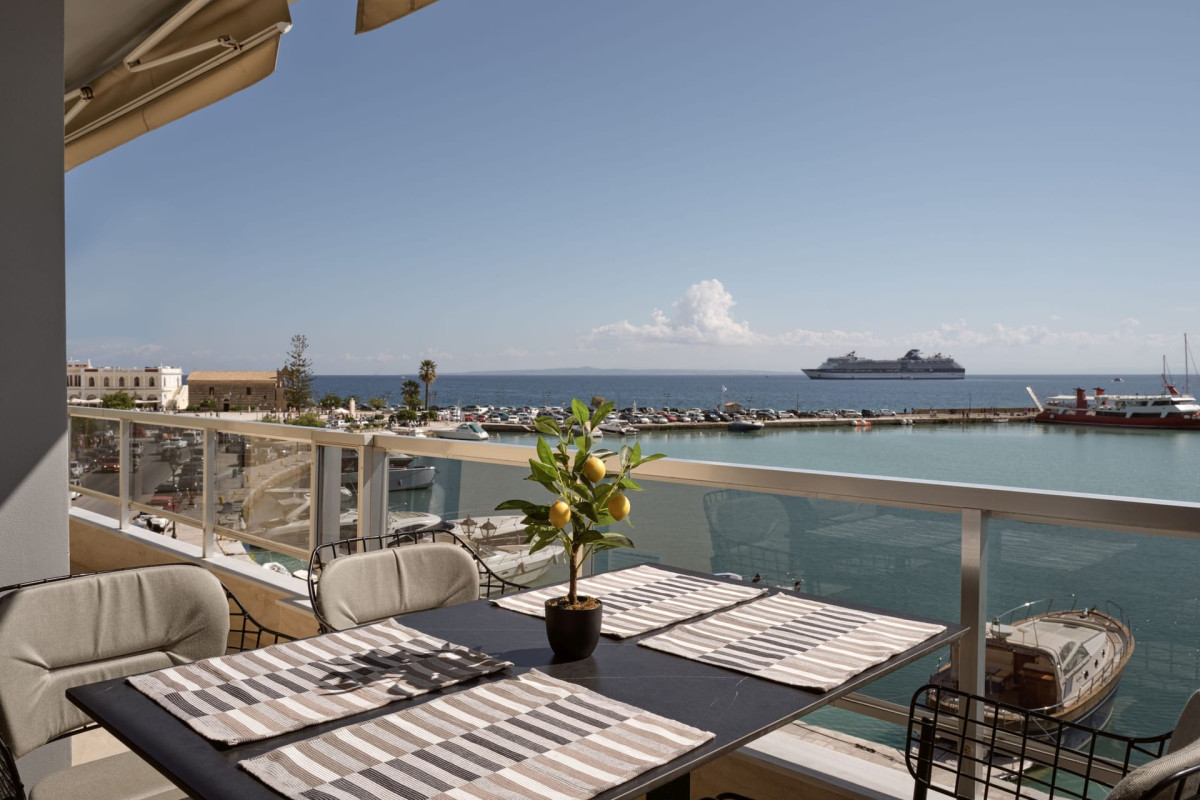 MONOPOLIO WATERFRONT APARTMENT
