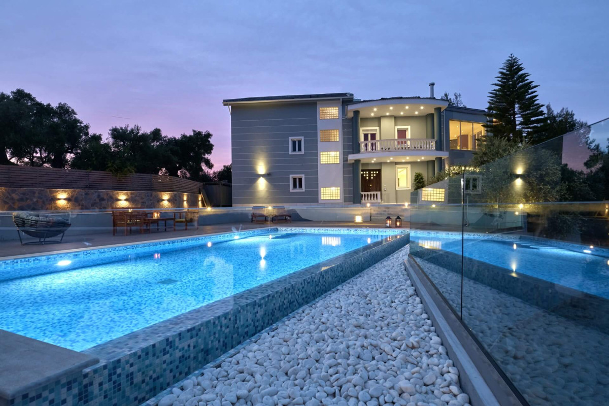 Mont Bleu Luxury Villa