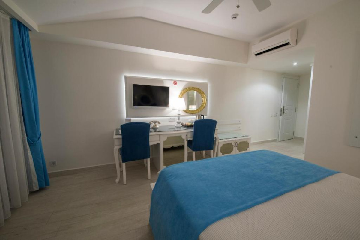 Montebello Deluxe Hotel