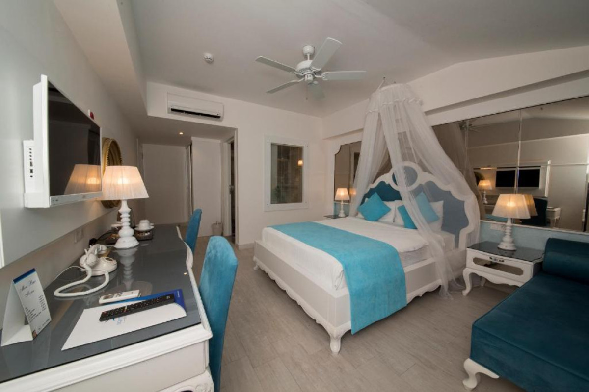 Montebello Deluxe Hotel