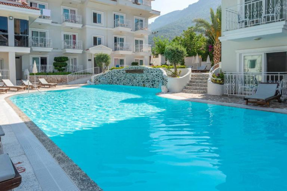 Montebello Deluxe Hotel