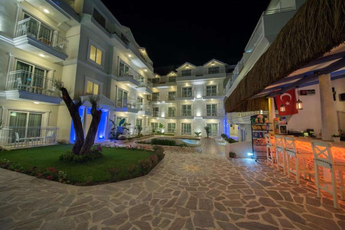 Montebello Deluxe Hotel
