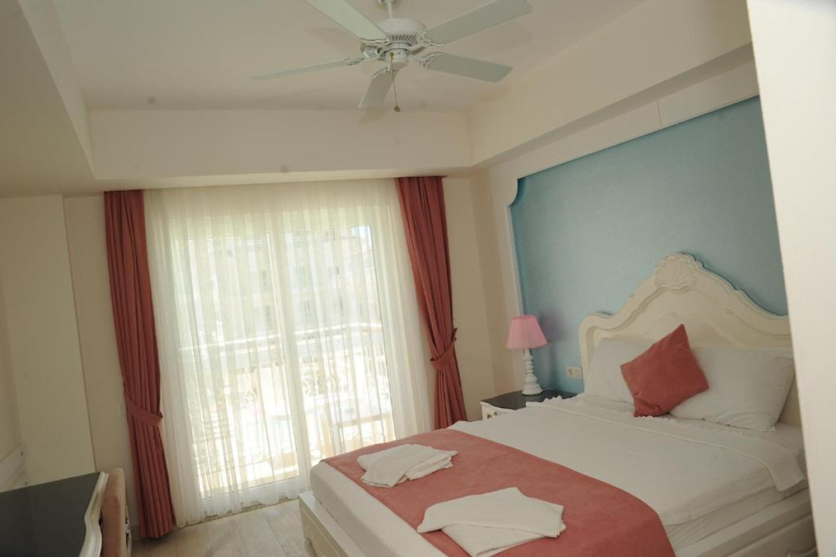 Montebello Deluxe Hotel