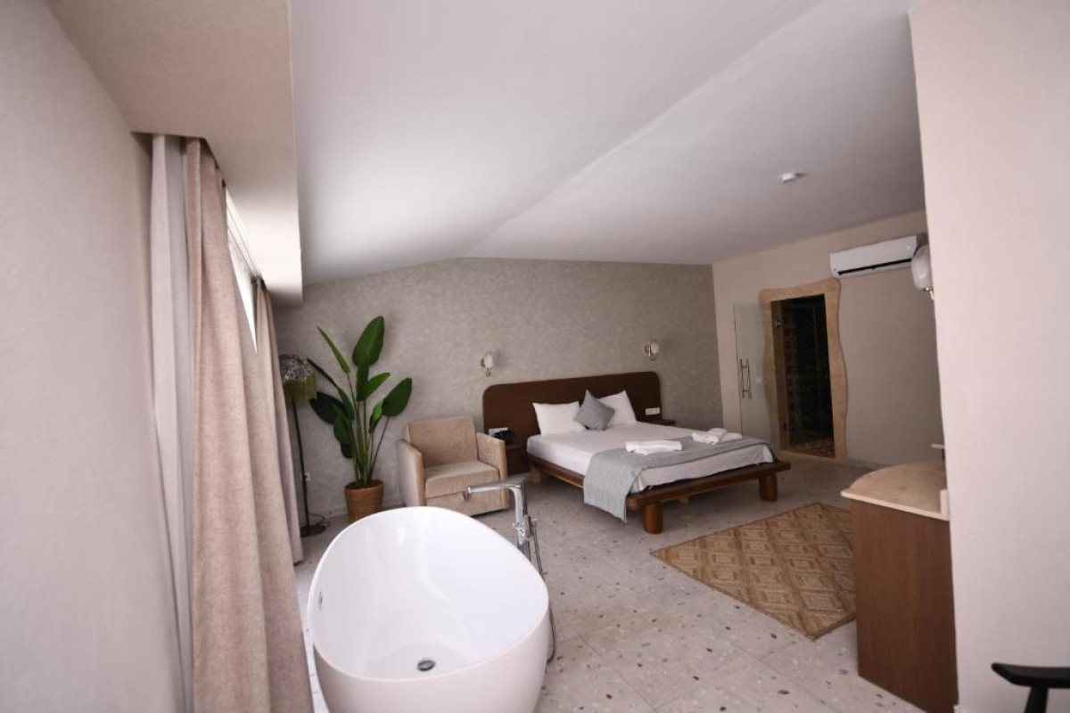 Montebello Deluxe Hotel