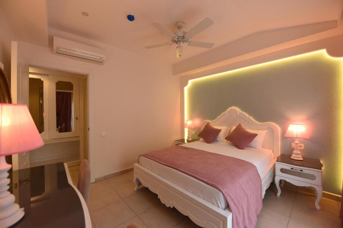 Montebello Deluxe Hotel