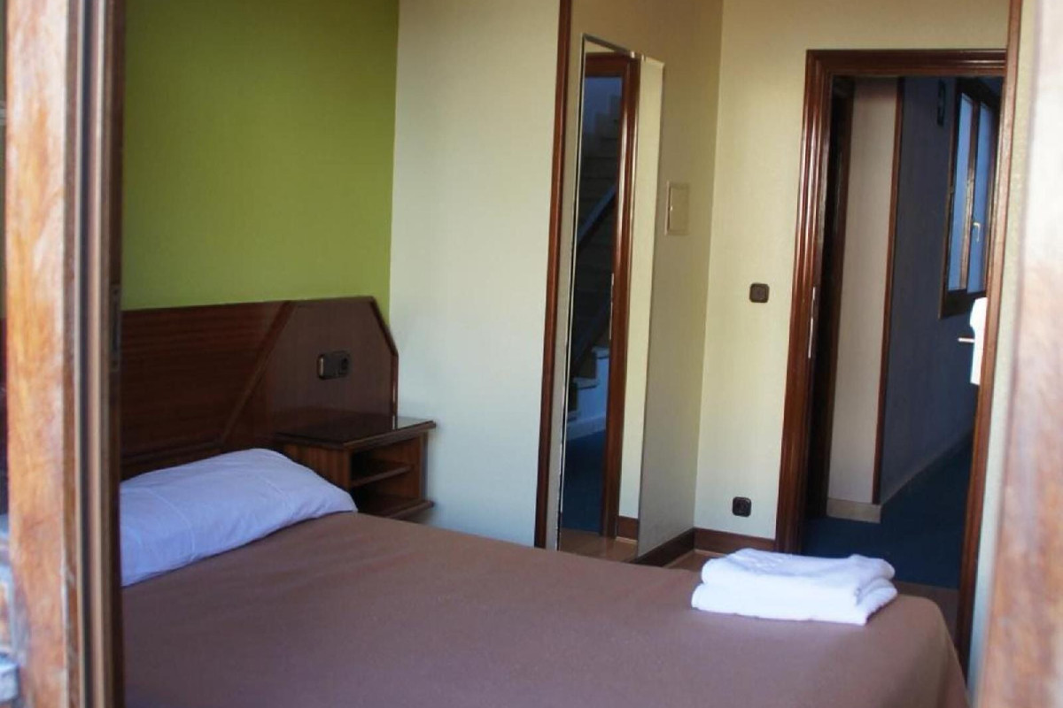 MOON HOSTEL BIO