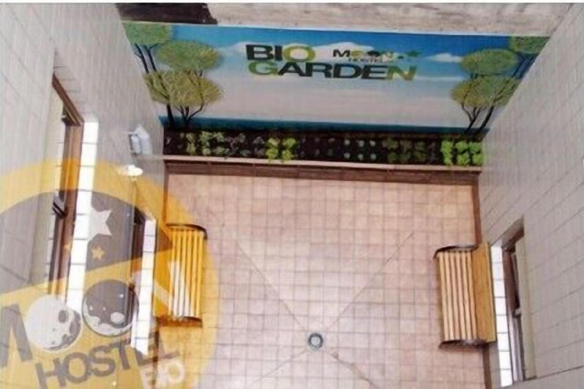 MOON HOSTEL BIO