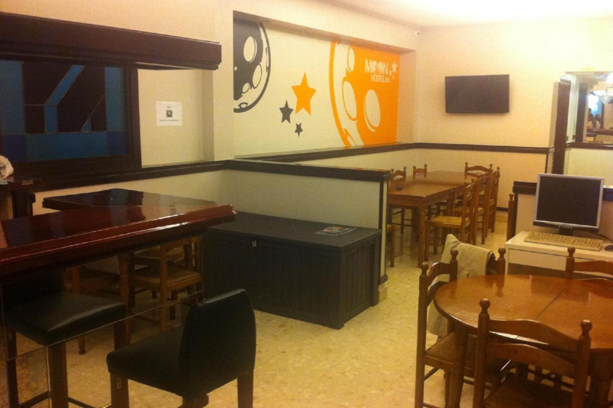 MOON HOSTEL BIO