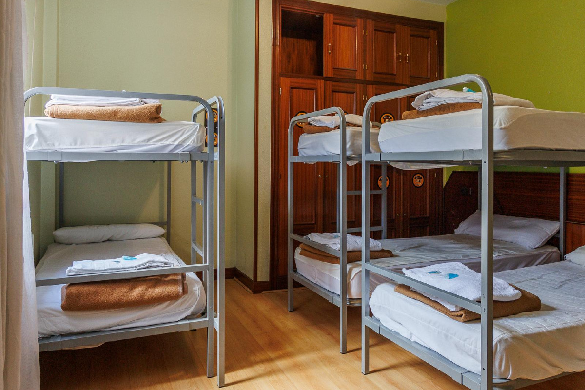 MOON HOSTEL BIO