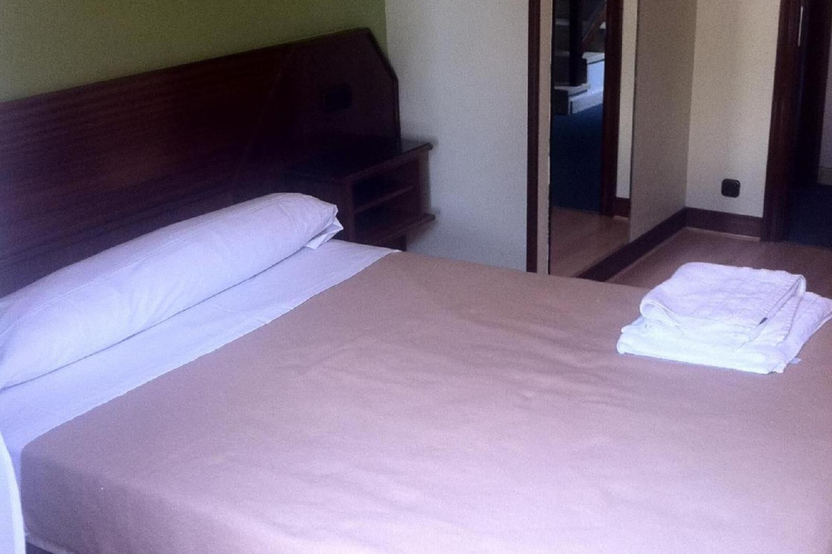 MOON HOSTEL BIO