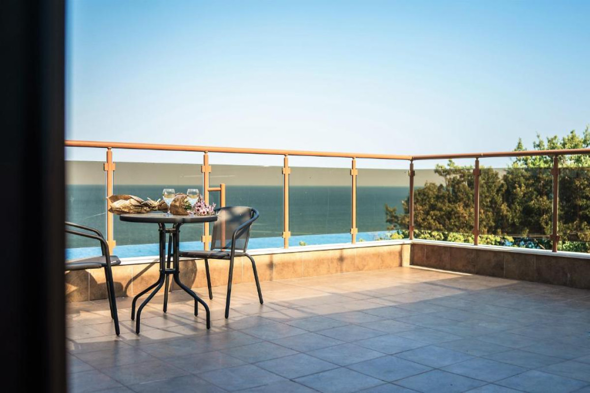 MORETO SEASIDE APARTHOTEL