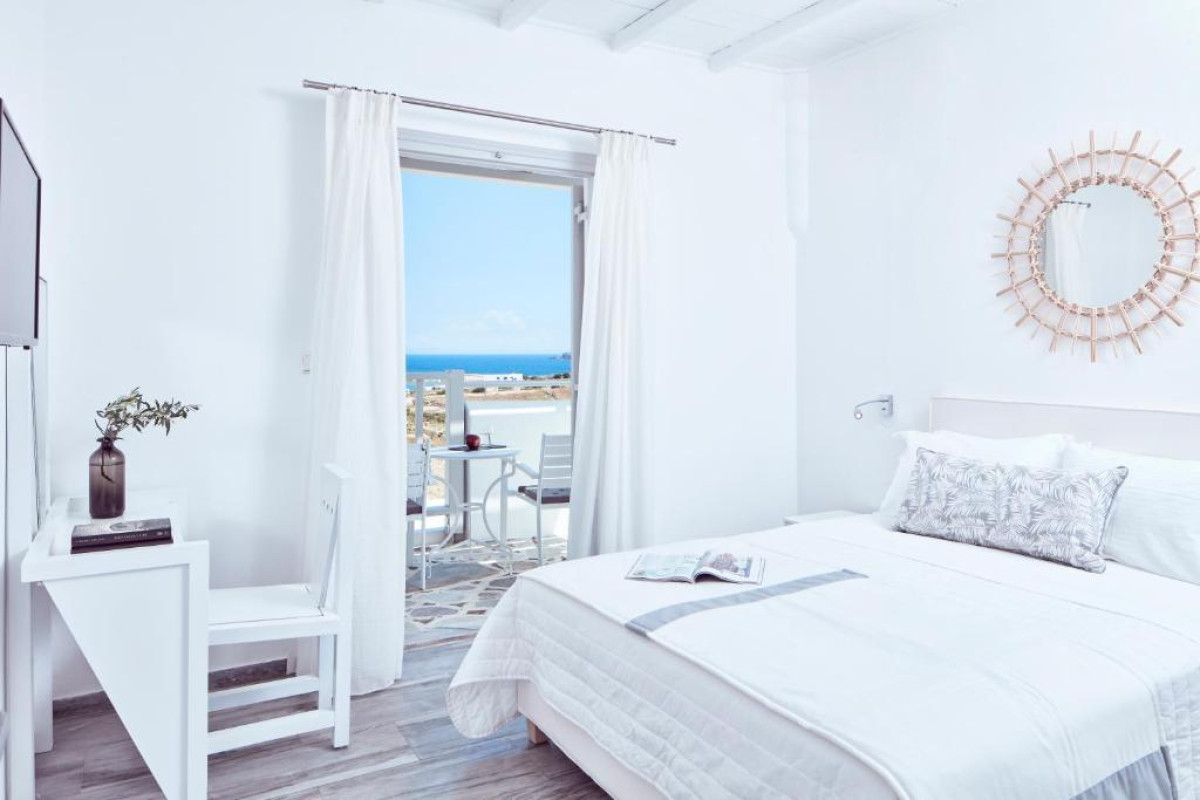Mr and Mrs White Paros