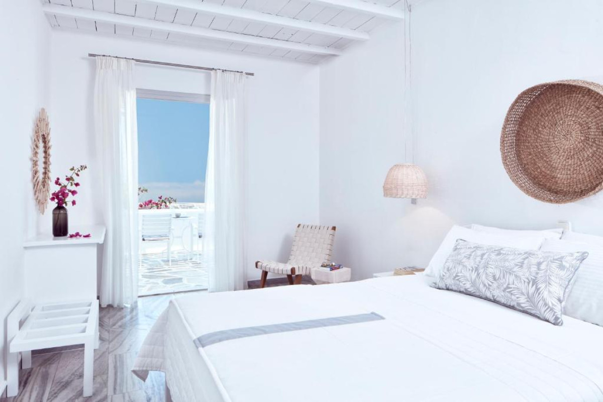 Mr and Mrs White Paros