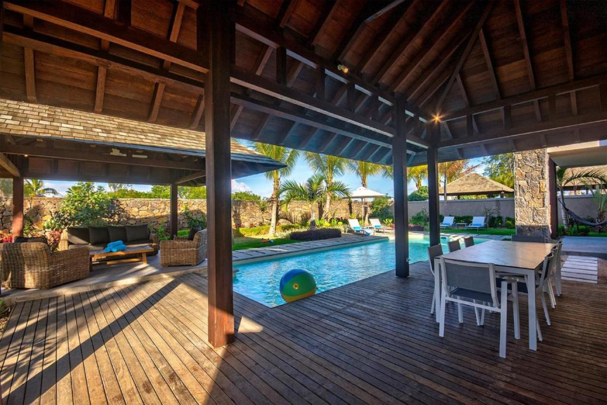 Hotel Mythic Suites & Villas by MJ Holidays