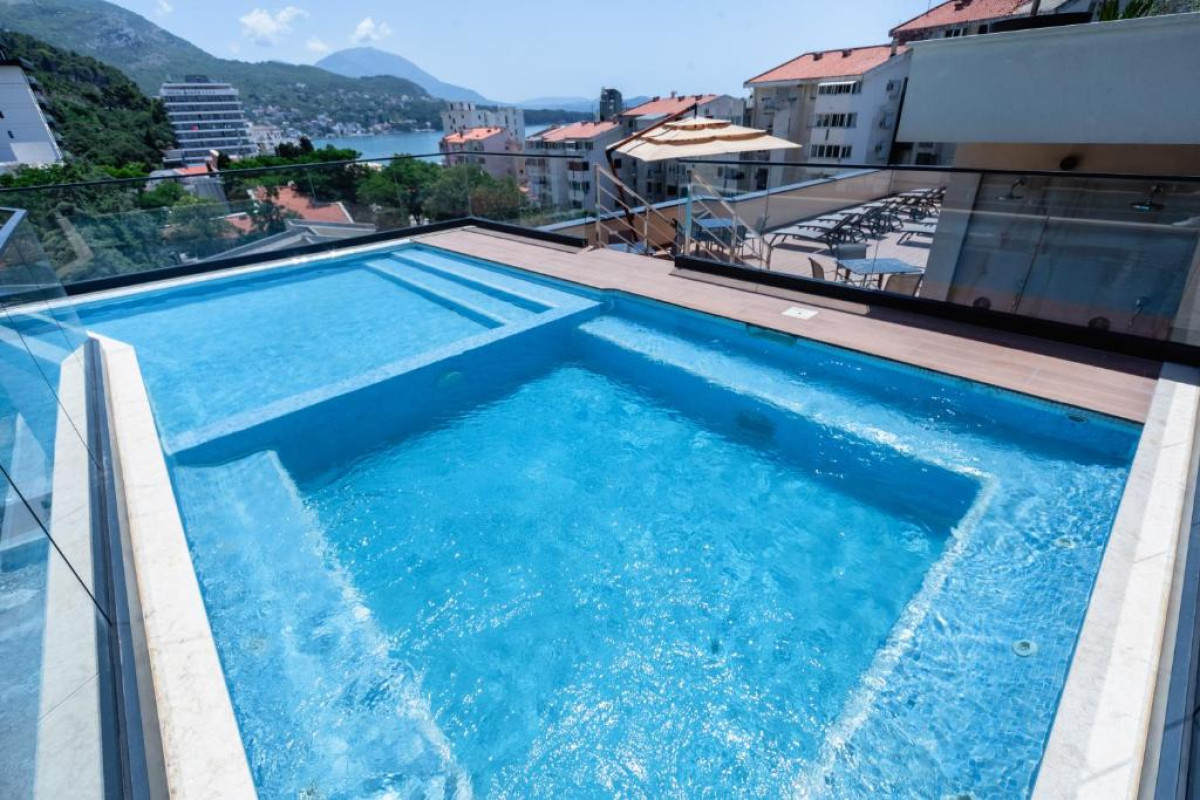 N Hotel Sutomore