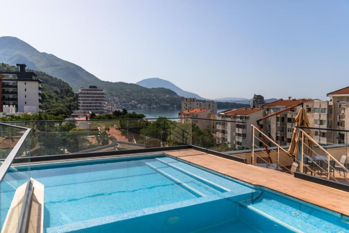 N Hotel Sutomore