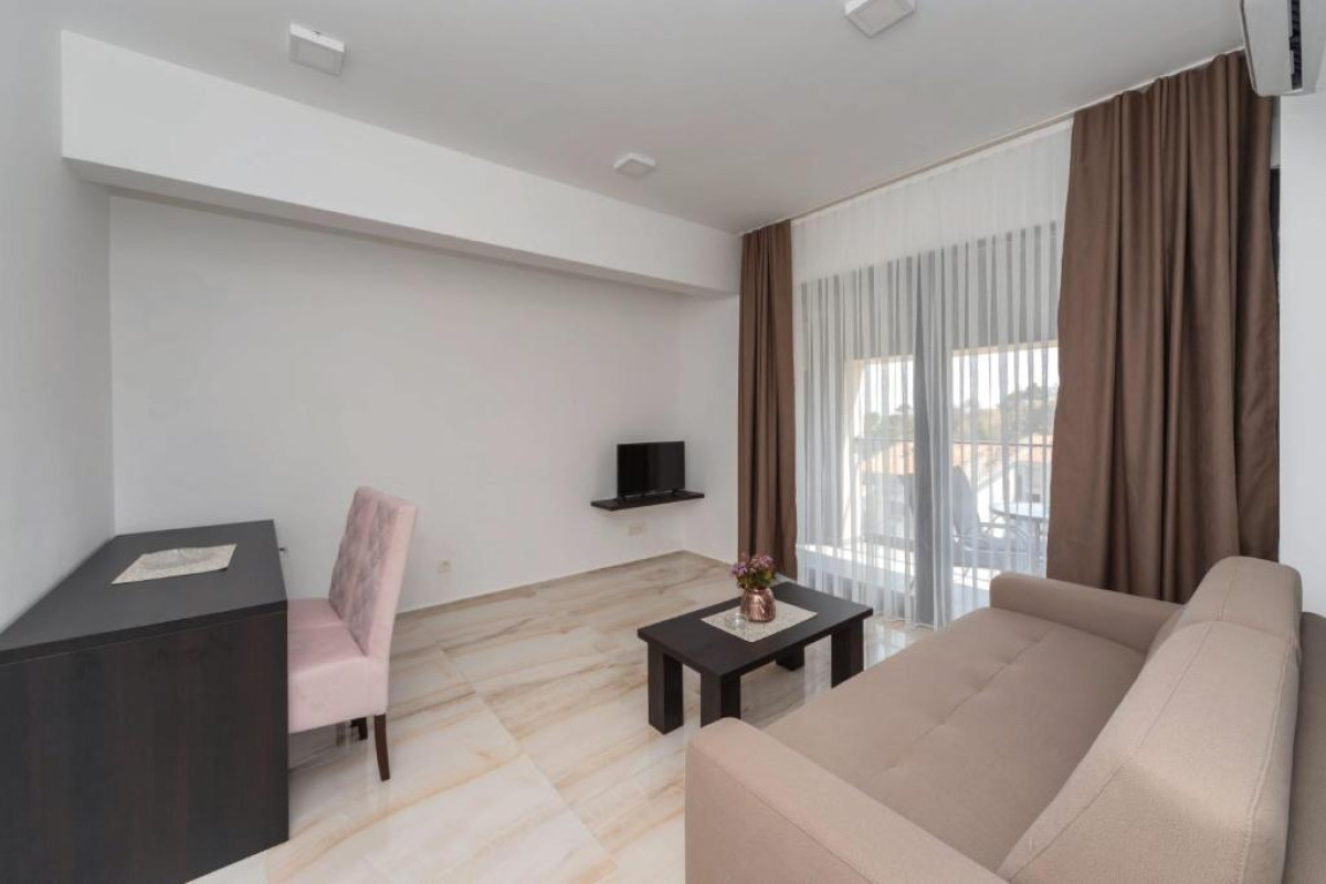 N Hotel Sutomore