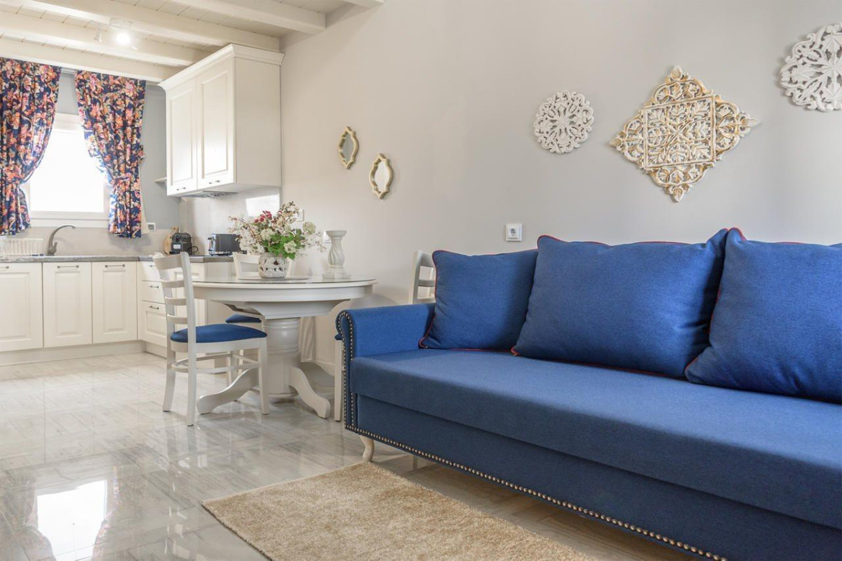 Nafsika Suites