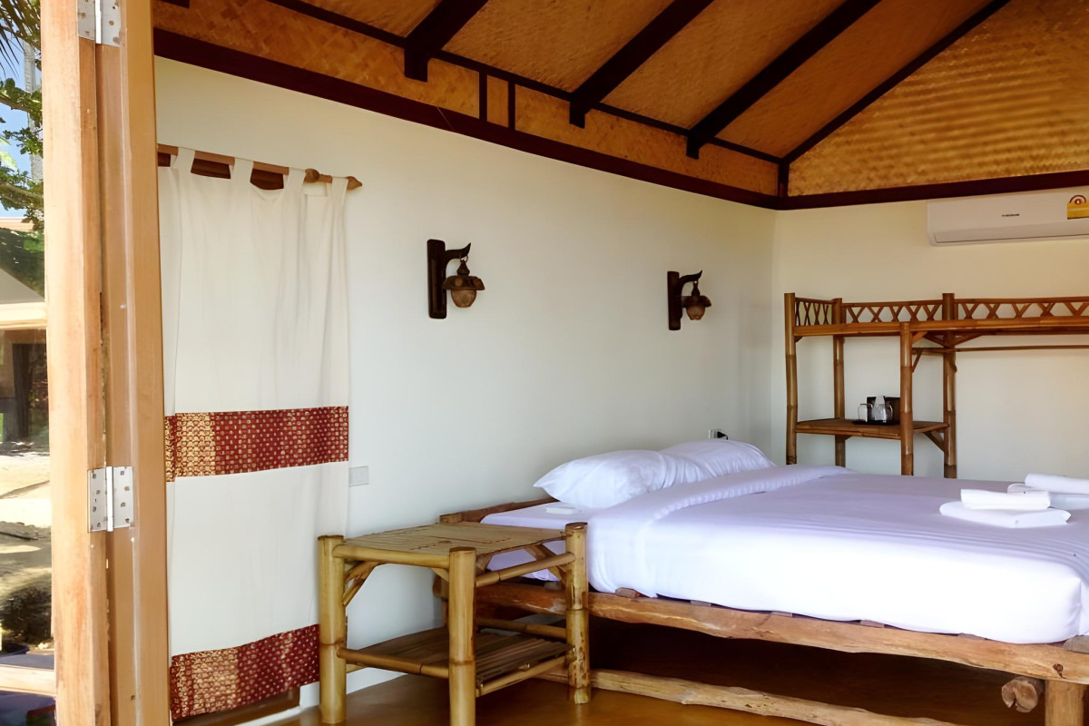 NAUTILUS RIGHT ON THE BEACH RESORT - ADULTS ONLY