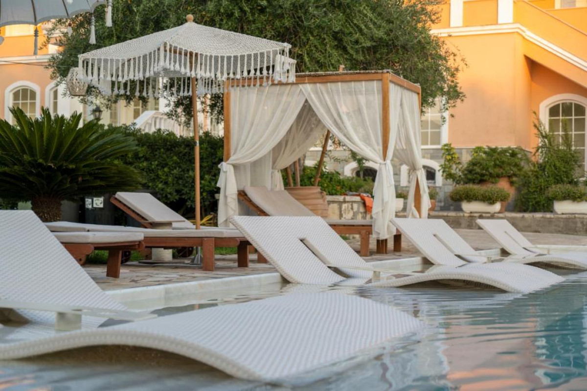 Nefeli Hotel