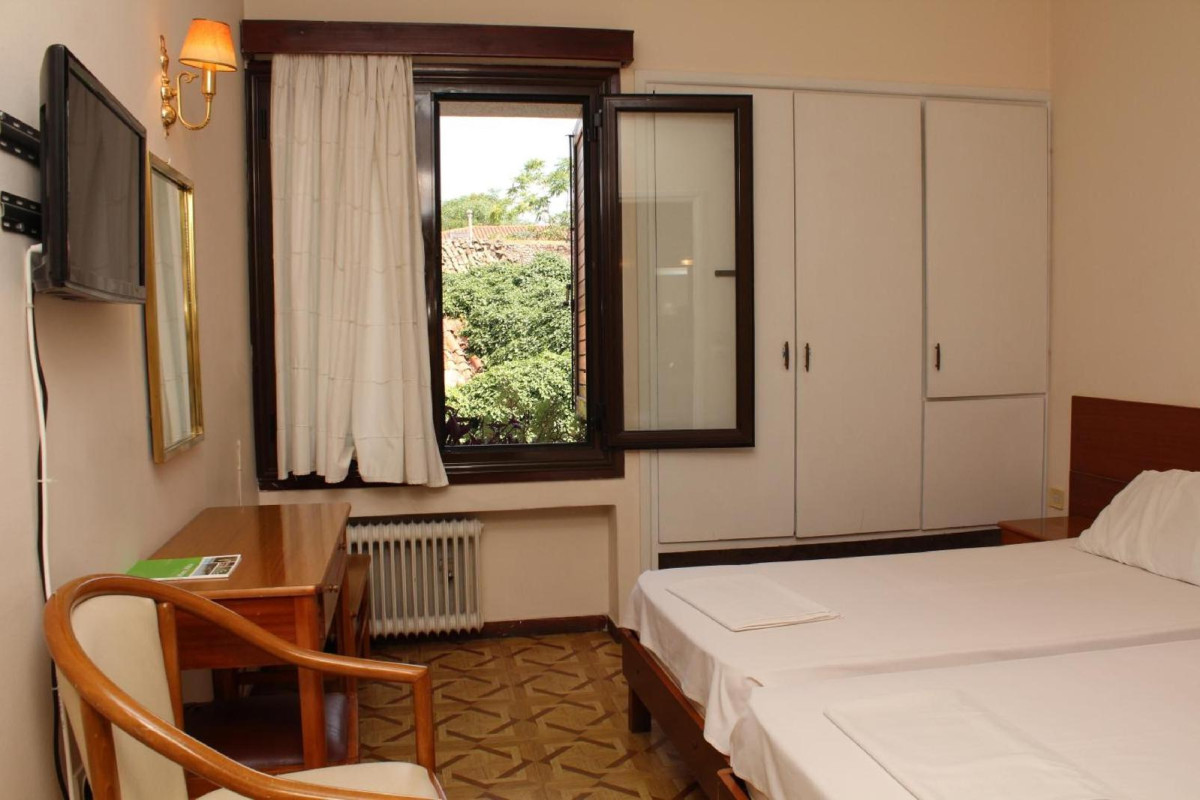 Nefeli Hotel