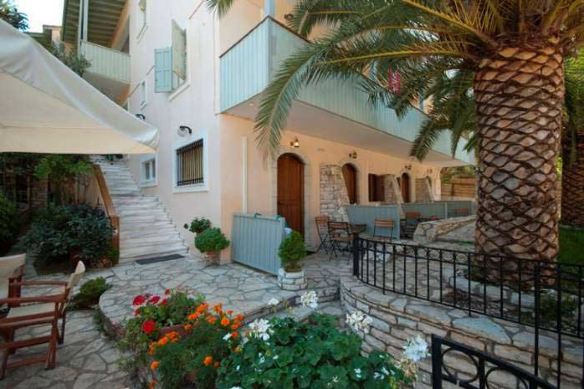 Nefeli Hotel