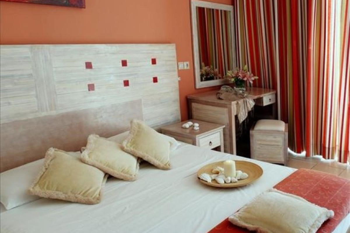 NEFELI HOTEL PLATANES