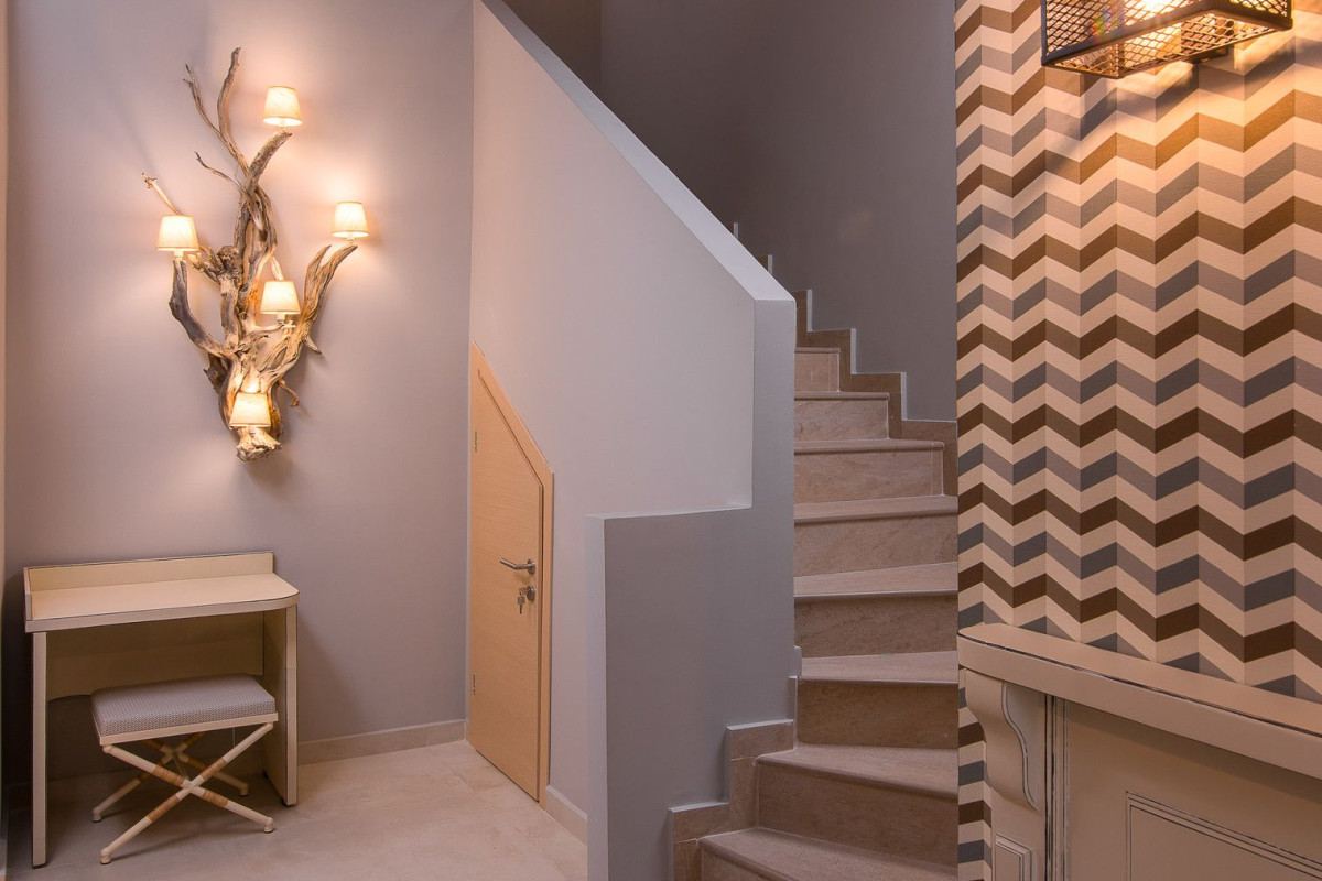 Neikos Luxury Suites