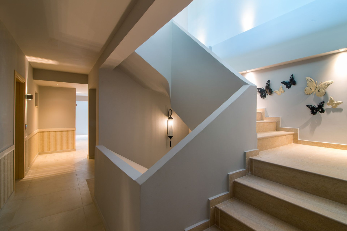 Neikos Luxury Suites